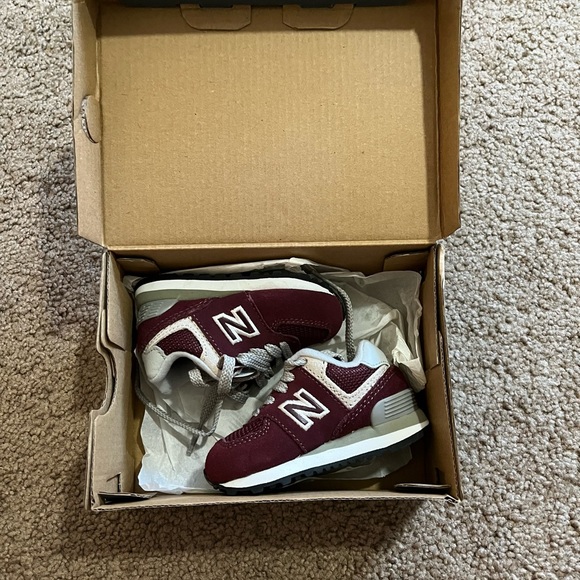 New Balance 574 infant sneakers in burgundy red Size 3C wide - Picture 4 of 7